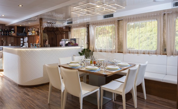 Riviera Travel MS II Mare Restaurant - Zoran Marinovic 1.jpg